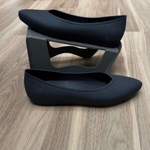 CROCS Women's Navy Ballet Flats
Size 9w